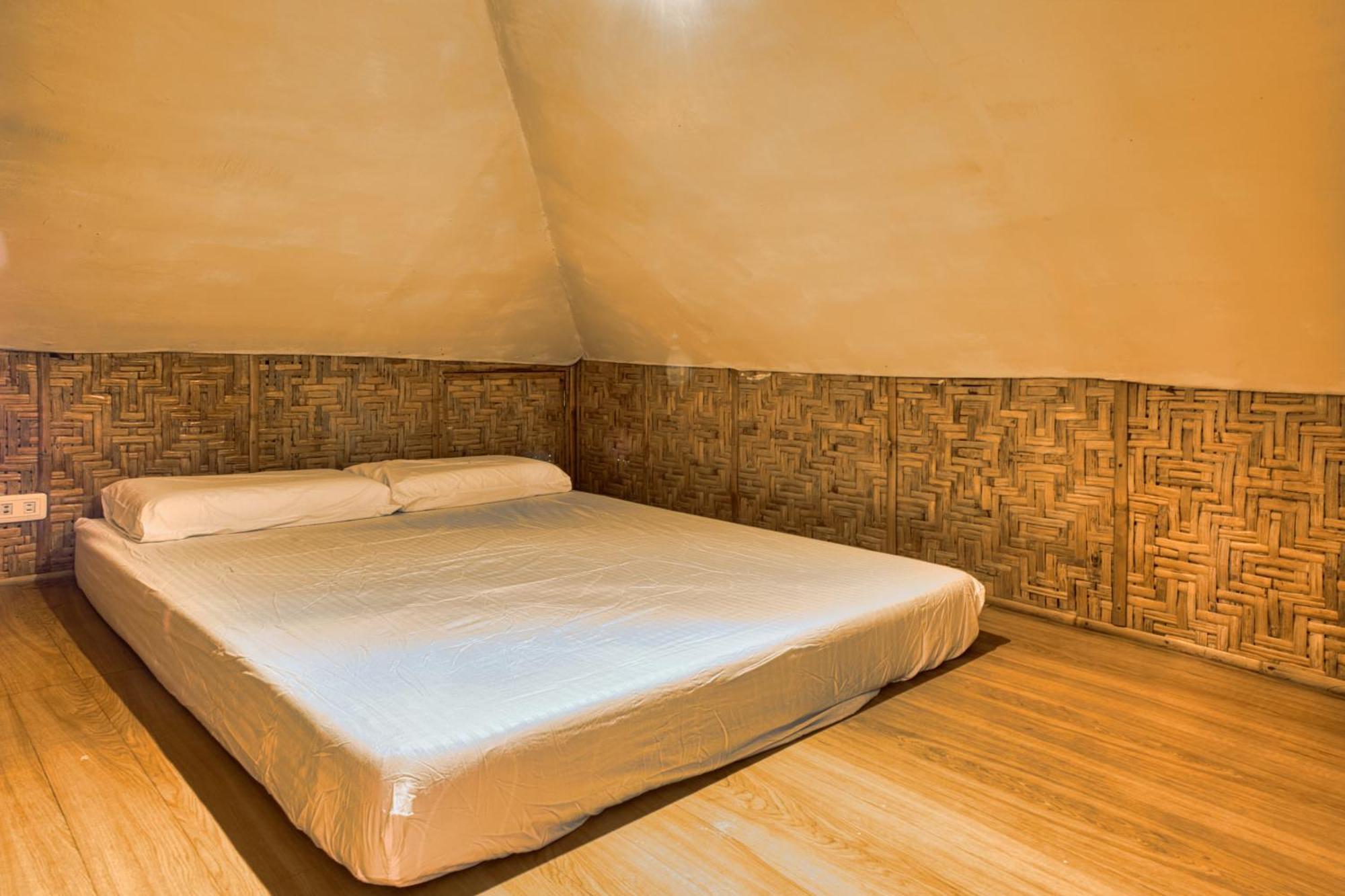 Pilar Pilapil Beach Resort Daanbantayan Room photo