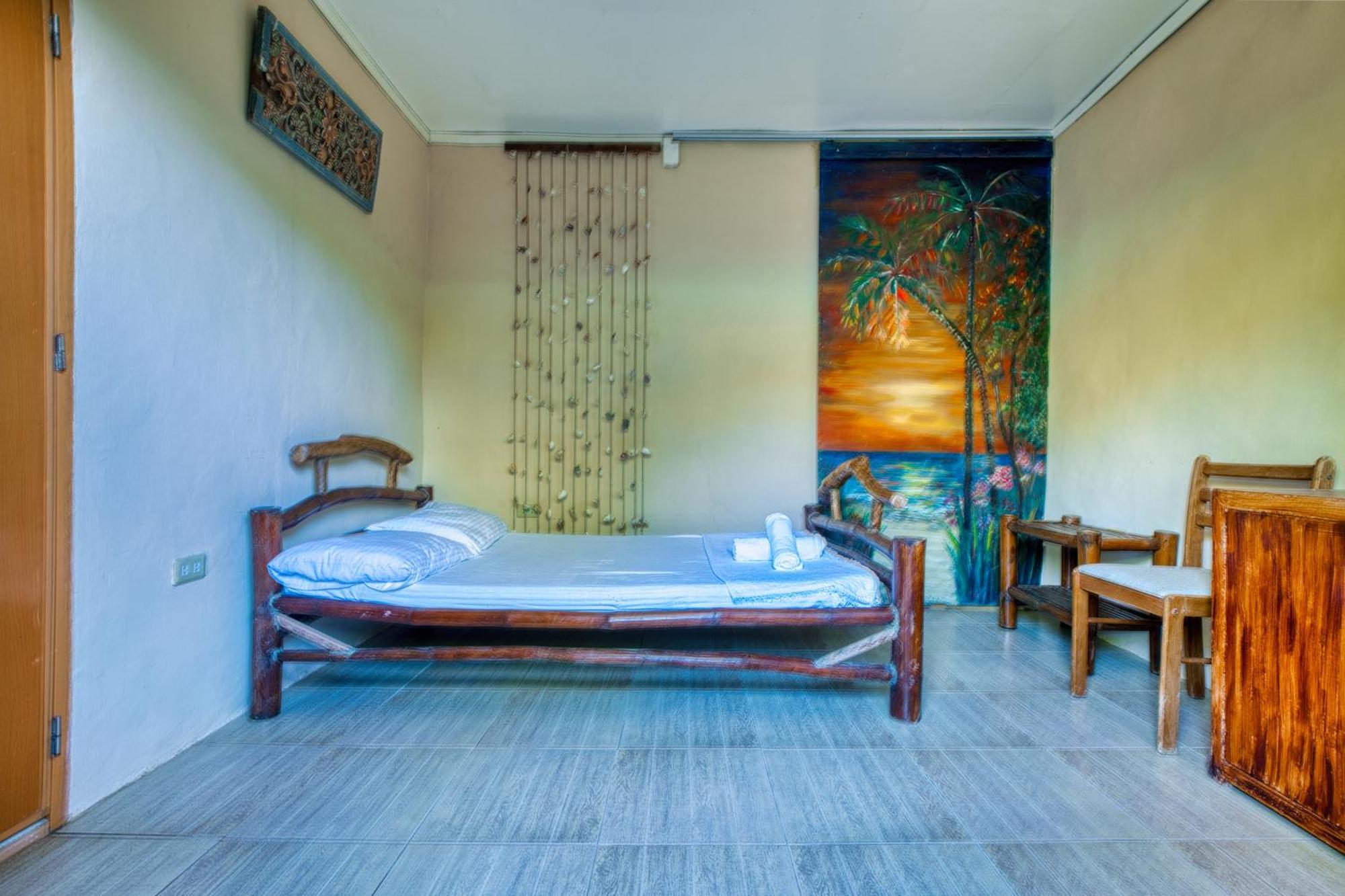 Pilar Pilapil Beach Resort Daanbantayan Room photo